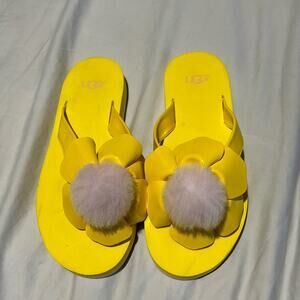 Ugg 1 bright yellow pom pom flip flop nwot summer beach coastal cruise